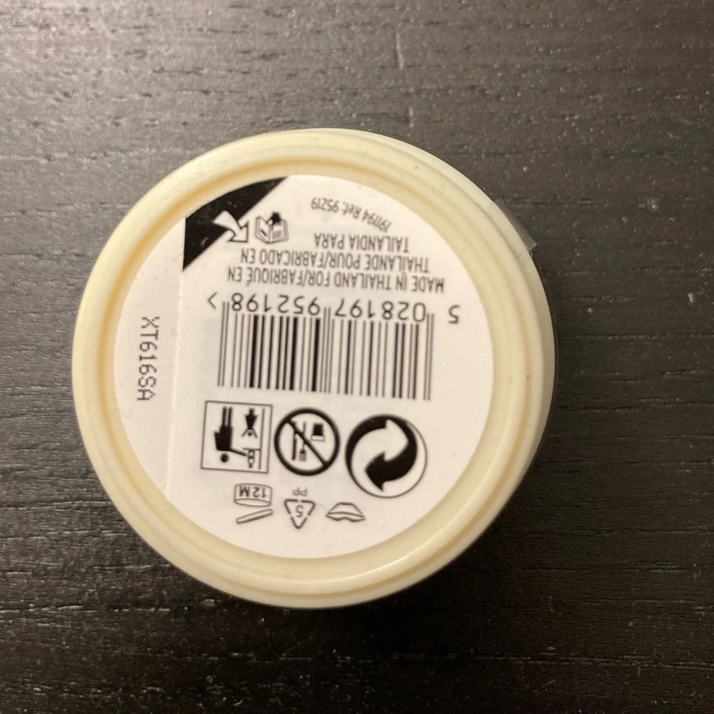 The Body Shop Limited Edition Vanilla Lip Scrub NWT